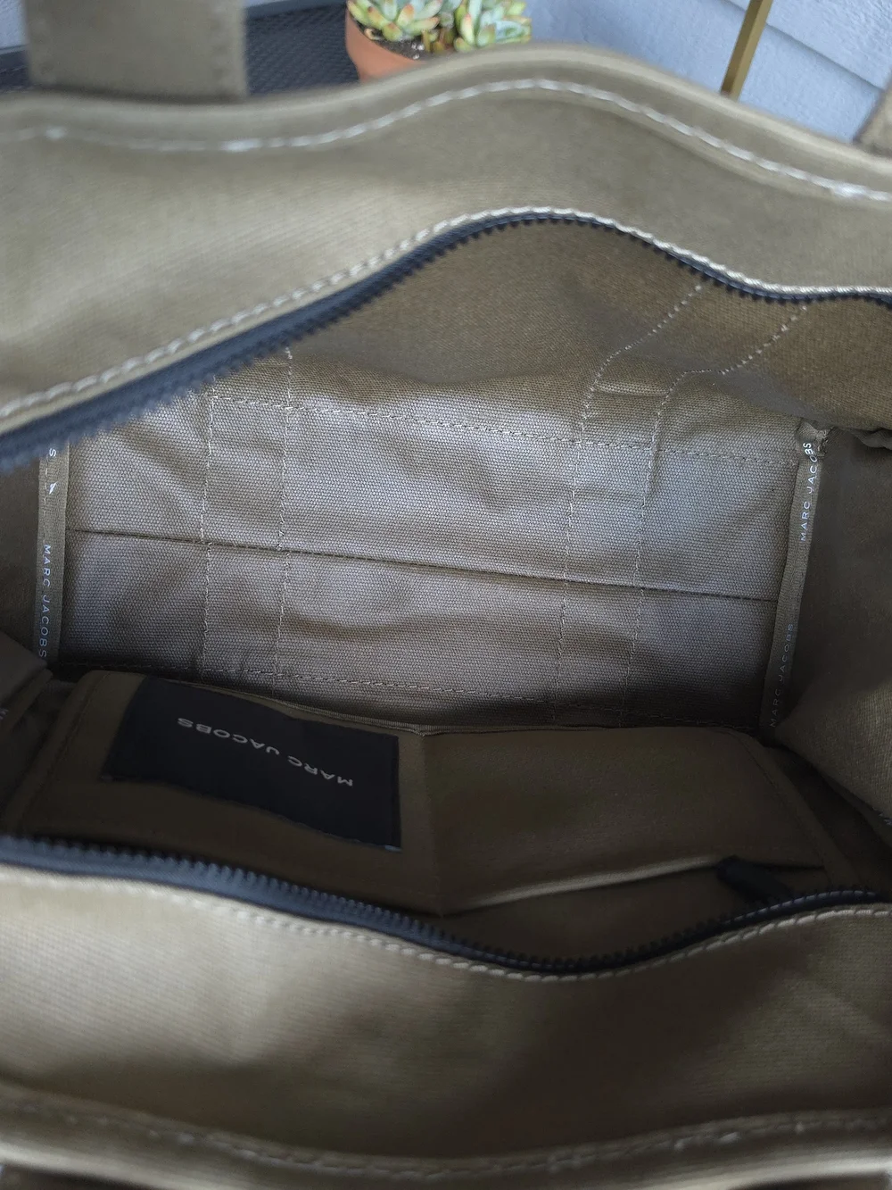 Marc Jacobs The Tote Bag in Olive Green